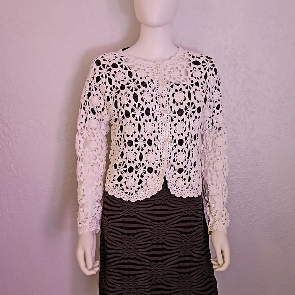 VINTAGE White Crochet Pearl Peekaboo Cottagecore Cardigan Sweater